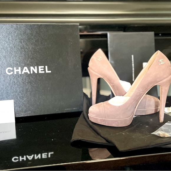 Gorgeous nude CHANEL platform stilettos. - Picture 1 of 4